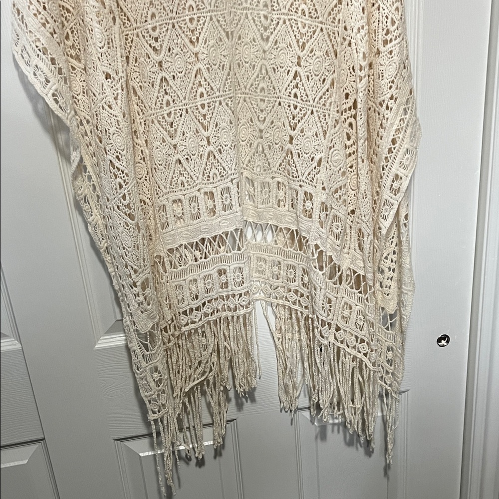 ✔️Torrid Cream Crochet Fringe Kimono Cape, EUC - Picture 11 of 11